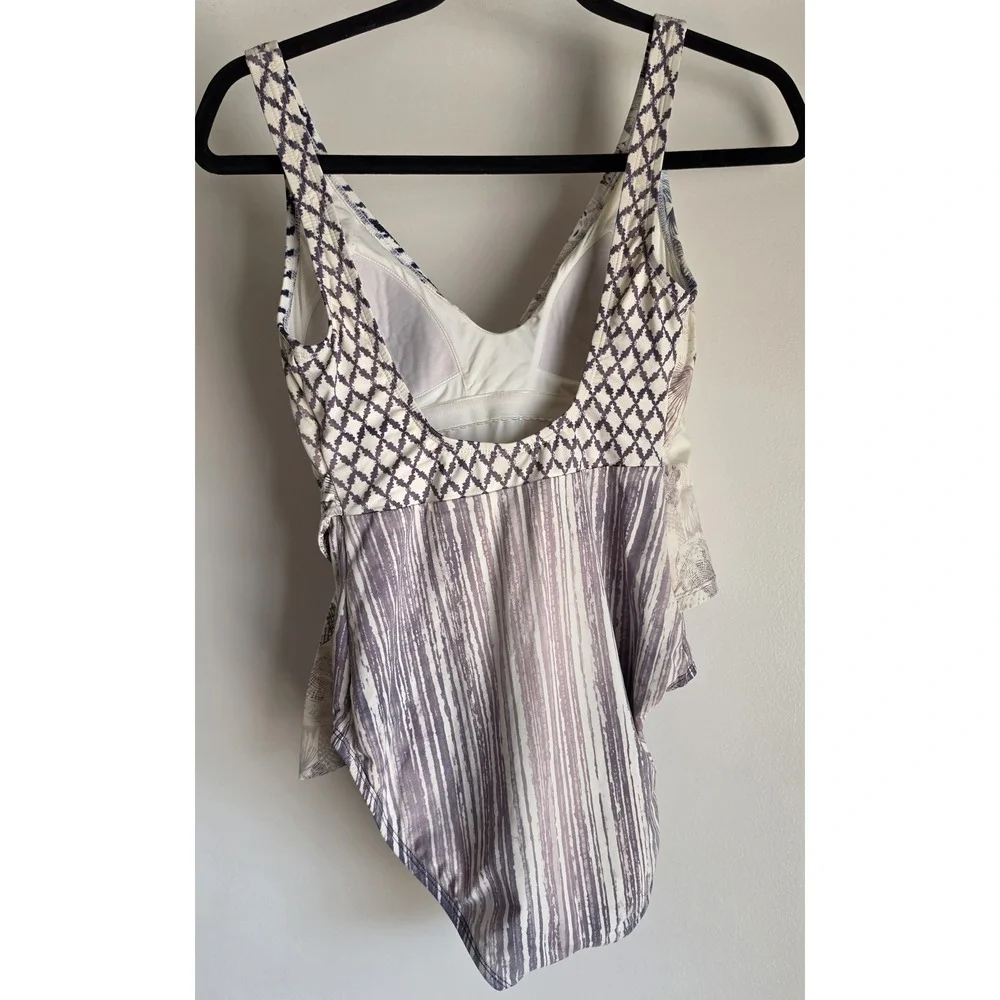Tommy Bahama Women's Size 4 One Piece Swimsuit Purple Seashell Striped Resort